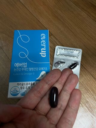 [몸엔용] 에버업 멀티비타민&미네랄, 눈건강 루테인 혈행건강 오메가3, 면역 프로바이오틱스 3종 택1 — 5점을 준 리뷰어가 2022년 4월 올린 사용 사진