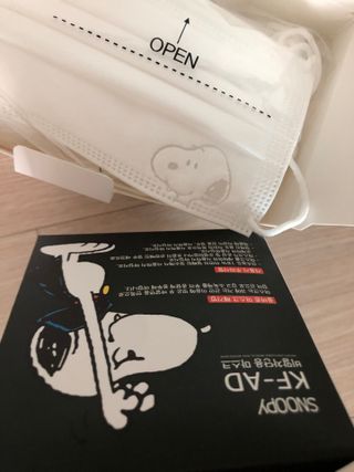 JHWORLD 스누피 마스크 정품 스누피 KF-AD 국내 비말차단 아동용 성인용 일회용 덴탈마스크 50매 — 5점을 준 리뷰어가 2021년 6월 올린 사용 사진