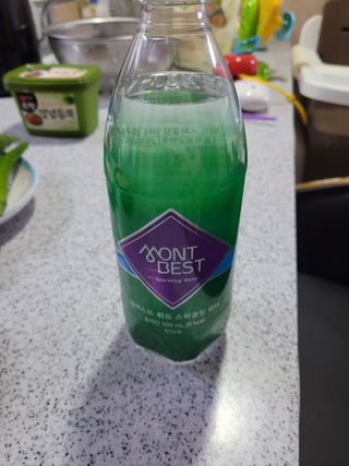 몽베스트 Montbest with Sparkling water Plain 20병 — 5점을 준 리뷰어가 2021년 10월 올린 사용 사진