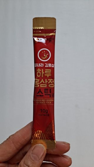 힘내라김홍삼 하루홍삼정스틱 10g x 30포 — 5점을 준 리뷰어가 2021년 4월 올린 사용 사진