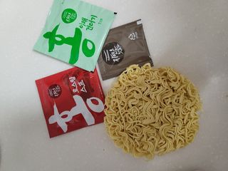 [풀무원] 자연은맛있다 정면, 백면, 홍면  세트 — 4점을 준 리뷰어가 2021년 4월 올린 사용 사진