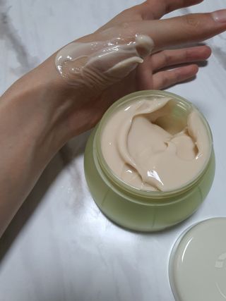 카오리온코스메틱스 사카로미세스와 시카의 만남        릴리피 릴렉싱 크림 진정한 탄력을 경험해보세요 — 5점을 준 리뷰어가 2021년 5월 올린 사용 사진