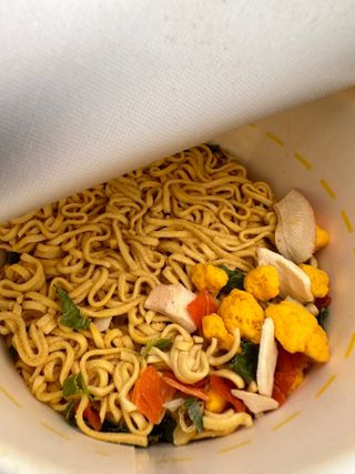 NISSIN 닛신 컵누들  4종 - 씨푸드오리지날, 씨푸드 스파이시, 씨푸드 커리, 씨푸드 XO소스 — 5점을 준 리뷰어가 2022년 12월 올린 사용 사진