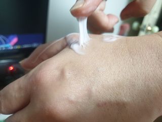 난나 살몬 스파이더 검버섯 미백 톤업 화이트닝 연어 앰플 크림 300ml 대용량 — 5점을 준 리뷰어가 2022년 8월 올린 사용 사진