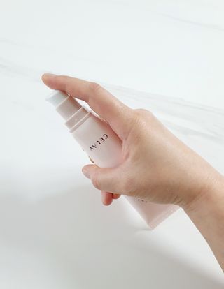 프리마인 선크림만 바꿨을 뿐인데 매일 물 2L챙겨먹고 기초케어 완벽하게 한 물빛피부 완성,셀라브UV프로텍터 — 5점을 준 리뷰어가 2023년 6월 올린 사용 사진