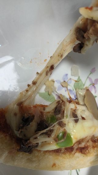 [푸딩팩토리] 10인치 씬피자 3종 택2_베샤멜 고르곤졸라/불고기/고르곤졸라 — 5점을 준 리뷰어가 2022년 5월 올린 사용 사진