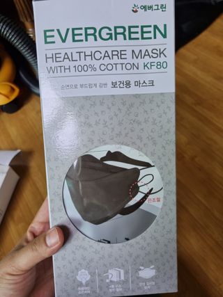 에버그린 순면 끈조절 KF80 마스크 - 화이트/블랙 컬러 대형 - 10매 — 5점을 준 리뷰어가 2021년 6월 올린 사용 사진