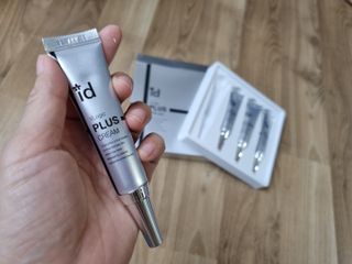 아이디플라코스메틱 아이디 브이로직 플러스 크림 15ml X 4EA — 5점을 준 리뷰어가 2022년 5월 올린 사용 사진