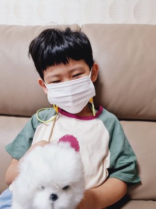 JHWORLD 스누피 마스크 정품 스누피 KF-AD 국내 비말차단 아동용 성인용 일회용 덴탈마스크 50매 — 5점을 준 리뷰어가 2021년 6월 올린 사용 사진