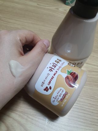 [과일나라] 피부가 마시는 커피우유 바디클렌저&바디로션 — 5점을 준 리뷰어가 2022년 3월 올린 사용 사진