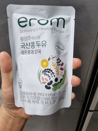이롬 황성주 박사의 국산콩 두유 검은콩과 17곡 프리미엄 — 5점을 준 리뷰어가 2021년 5월 올린 사용 사진