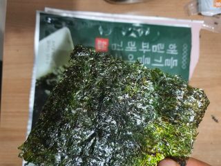 [해림맛김] 들기름에 구운 바삭바삭 김 4종 세트 + 1종 랜덤발송 총5개입 — 5점을 준 리뷰어가 2021년 2월 올린 사용 사진
