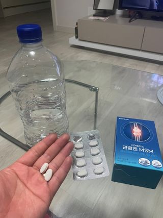 [경남제약헬스케어]케어플러스 관절엔 MSM 1000mg 60정/1개월분/관절/뼈/연골 영양/비타민D+아연/1일2정 — 4.5점을 준 리뷰어가 2024년 1월 올린 사용 사진