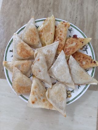 (주)성경순만두 곤약만두.콘치즈만두,삼각당면만두,당면 야끼만두,대구전통 납작만두,떡뽁이 매콤소스,달콤소스 — 5점을 준 리뷰어가 2023년 4월 올린 사용 사진