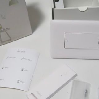 아카라 조명 스위치를 누워서 끄는 방법 (스마트 조명 스위치 2구 + 무선 리모트 스위치 1구 T1, 스마트 허브 E1) — 4점을 준 리뷰어가 2021년 11월 올린 사용 사진