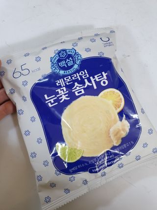 딜라이트 프로젝트  달콤한 눈꽃 간식세트( 눈꽃 솜사탕 / 레몬라임 솜사탕 / 달고나 총 7EA+스마트톡 증정) — 5점을 준 리뷰어가 2022년 5월 올린 사용 사진