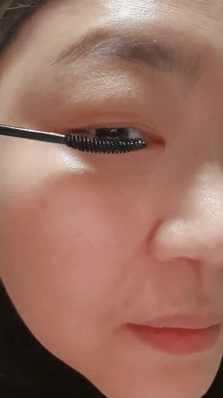 더소설 소설 블랙아이래쉬 세럼 10g(SOSEOL BLACK EYELASH SERUM 10g) — 5점을 준 리뷰어가 2023년 12월 올린 사용 사진