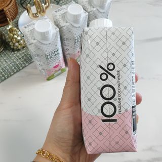 남홈 코코넛워터 주스 100퍼센트 — 3점을 준 리뷰어가 2021년 4월 올린 사용 사진