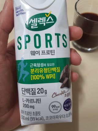 셀렉스스포츠 셀렉스 스포츠 웨이 프로틴 초콜릿 _ 330ml x 12팩 — 5점을 준 리뷰어가 2021년 3월 올린 사용 사진