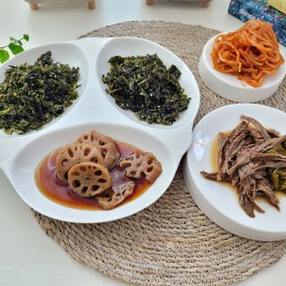 하나마이 [마마쿡] 전 청와대 천상현 셰프의 밑반찬  5종세트(소고기 장조림+연근조림+진미채+간장김자반+새우김자반) — 5점을 준 리뷰어가 2023년 4월 올린 사용 사진