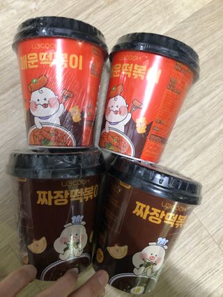 유비쿡 컵떡볶이 매운컵떡볶이2개/ 짜장컵떡볶이 2개  총 4개세트 — 5점을 준 리뷰어가 2021년 2월 올린 사용 사진