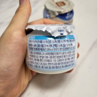매일바이오 그릭요거트 오리지널 플레인 4개, 로스터리 커피믹스 4개 — 4점을 준 리뷰어가 2021년 12월 올린 사용 사진