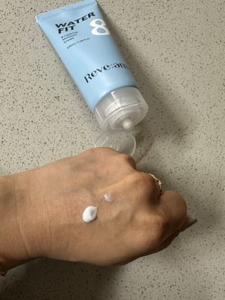 나우 [리브엠]피부 속부터 겹겹이, 촘촘하게! 워터핏8중 수분착붙 크림 — 5점을 준 리뷰어가 2025년 5월 올린 사용 사진
