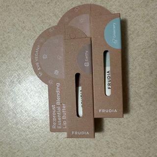 [후르디아] 올리브영 착한보습 비건 립버터 2종 — 4점을 준 리뷰어가 2022년 10월 올린 사용 사진