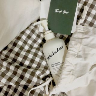 [위켄더스] 끈적임 없이 수분감을 채워주는 핸드& 바디로션 1종 랜덤발송 — 3.5점을 준 리뷰어가 2022년 4월 올린 사용 사진