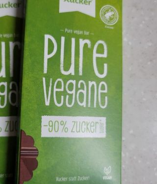 당류2g 자일리톨로 단맛을낸 슈카 퓨어비건 무설탕초콜릿 Xucker vegan 2개입 — 3점을 준 리뷰어가 2021년 4월 올린 사용 사진