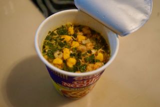 NISSIN 닛신 컵누들  4종 - 씨푸드오리지날, 씨푸드 스파이시, 씨푸드 커리, 씨푸드 XO소스 — 5점을 준 리뷰어가 2022년 11월 올린 사용 사진