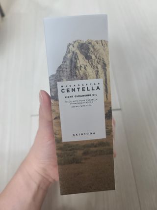 스킨1004 [SKIN1004] 마다가스카르 센텔라 라이트 클렌징 오일 200ml — 5점을 준 리뷰어가 2024년 7월 올린 사용 사진