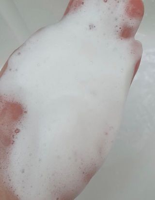 [HUREX] 휴렉스 볼류마이징 탈모완화 기능성 샴푸 150ml x 2개 — 5점을 준 리뷰어가 2021년 11월 올린 사용 사진