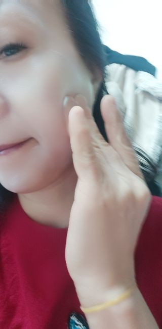 UVX 퀀텀 비너스 맑은 톤업 선세럼 — 4점을 준 리뷰어가 2024년 2월 올린 사용 사진