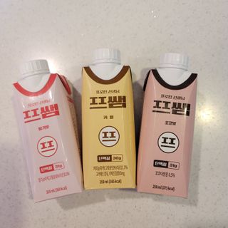 파워풀엑스 [프쌤] 더 맛있고 강력해진 고단백 음료 3종 (초코맛,딸기맛,커피맛) — 5점을 준 리뷰어가 2023년 1월 올린 사용 사진
