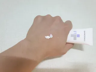 바노바기 코스메틱 바노바기 밀크씨슬 리페어 시카 선스크린 플러스 50ml — 4점을 준 리뷰어가 2023년 3월 올린 사용 사진