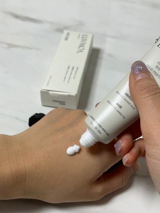러브모아 향수 고체향수 승무원 고체향수 바르는 향수 니치향수 도손 우드세이지 앤 씨솔트 — 4점을 준 리뷰어가 2022년 12월 올린 사용 사진