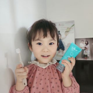 치과에서 쓰는 치약 _ 라벨제로 저불소 꼬마, 키즈, 유아, 베이비, 주니어 안전한 어린이치약 — 5점을 준 리뷰어가 2022년 12월 올린 사용 사진