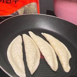(주)성경순만두 곤약만두.콘치즈만두,삼각당면만두,당면 야끼만두,대구전통 납작만두,떡뽁이 매콤소스,달콤소스 — 2.5점을 준 리뷰어가 2023년 5월 올린 사용 사진
