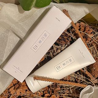 [베러오리진] 무화과 크리미 딥 폼 클렌저/피부 노폐물 & 미세먼지 99 세정 인증 민감성 피부 무자극 인증 — 5점을 준 리뷰어가 2021년 12월 올린 사용 사진