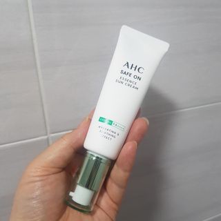 [AHC] 세이프온 에센스 선크림 올리브영 스페셜 증정 기획세트 — 5점을 준 리뷰어가 2022년 6월 올린 사용 사진