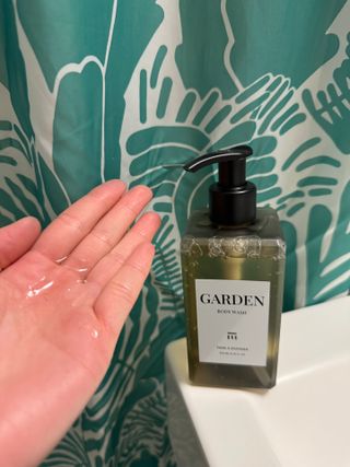 테이크어샤워 쿠팡) 가든 바디워시 GARDEN BODY WASH 250ML — 5점을 준 리뷰어가 2025년 9월 올린 사용 사진