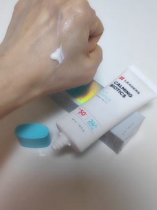 리더스코스메틱 리더스 카밍 바이오틱스 선 에센스 SPF 50+ PA++++ — 5점을 준 리뷰어가 2022년 4월 올린 사용 사진