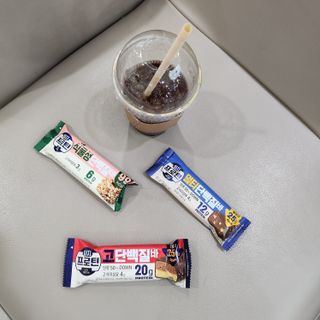 이지프로틴바 3종x각 2ea (고단백질바, 멀티단백질바, 식물성단백질바) — 5점을 준 리뷰어가 2024년 2월 올린 사용 사진
