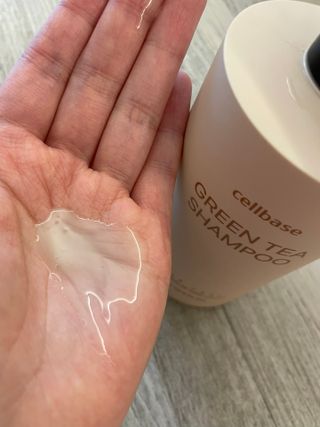 프리마인 더이상 뻣뻣하고 효과없는 탈모샴푸는 NO. 근본부터 케어하는 셀베이스 그린티샴푸(500ml) — 5점을 준 리뷰어가 2023년 3월 올린 사용 사진