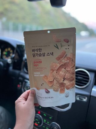 모던하우스 오픈에 구워 바삭한 국내산 닭가슴살 스낵 — 4점을 준 리뷰어가 2022년 10월 올린 사용 사진