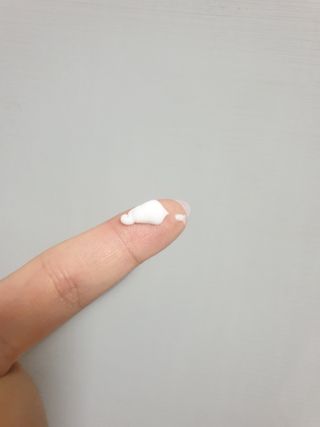 이엔코스 알부틴 알파 화이트닝크림 — 5점을 준 리뷰어가 2021년 4월 올린 사용 사진