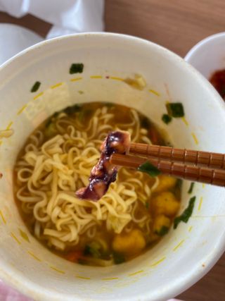 NISSIN 닛신 컵누들  4종 - 씨푸드오리지날, 씨푸드 스파이시, 씨푸드 커리, 씨푸드 XO소스 — 5점을 준 리뷰어가 2022년 1월 올린 사용 사진