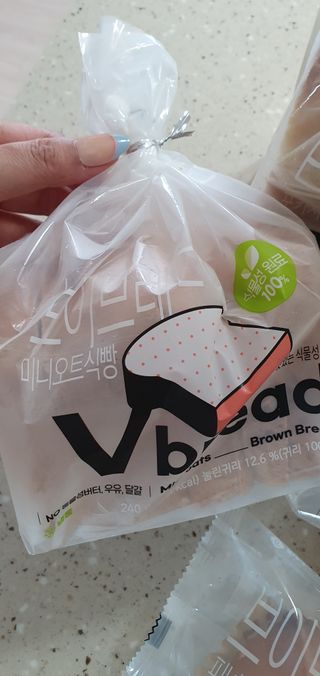 롯데제과 Vbread 포카치아식빵1개 + 미니식빵 1개 + 머핀 2개 세트 — 5점을 준 리뷰어가 2021년 9월 올린 사용 사진