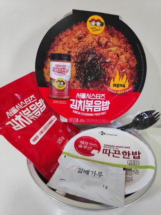 [서울시스터즈] CU 김치 4총사 세트-김치볶음밥, 김치큐브닭, 김치바삭김, 김치아몬드 — 4.5점을 준 리뷰어가 2021년 10월 올린 사용 사진